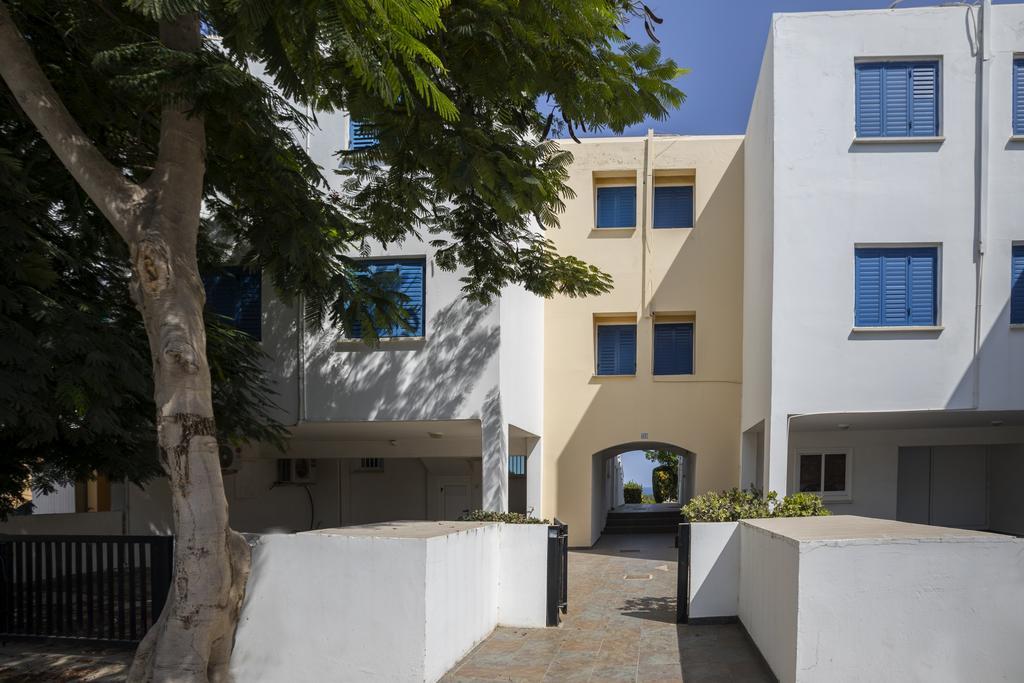 Protaras Beachfront Sirina Lina Suite Paralímni Kültér fotó