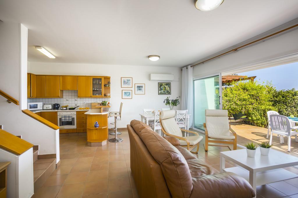 Protaras Beachfront Sirina Lina Suite Paralímni Kültér fotó