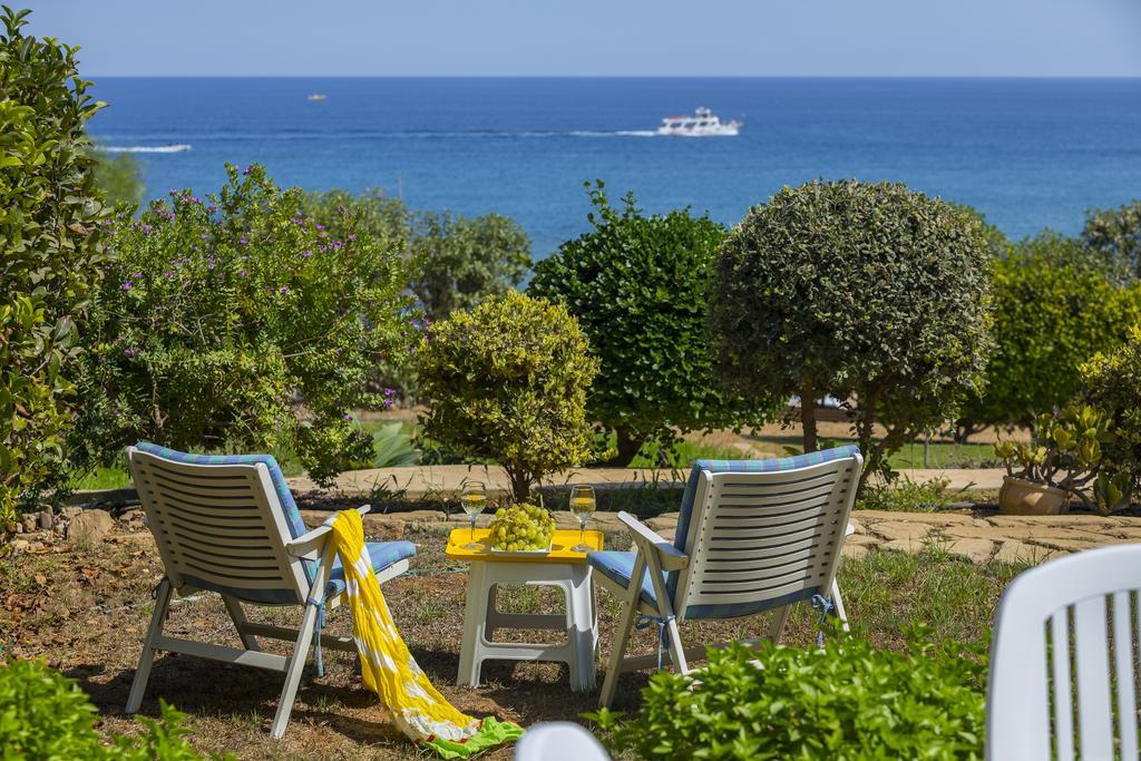 Protaras Beachfront Sirina Lina Suite Paralímni Kültér fotó