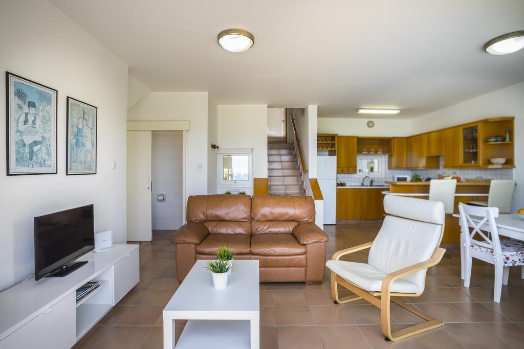 Protaras Beachfront Sirina Lina Suite Paralímni Kültér fotó