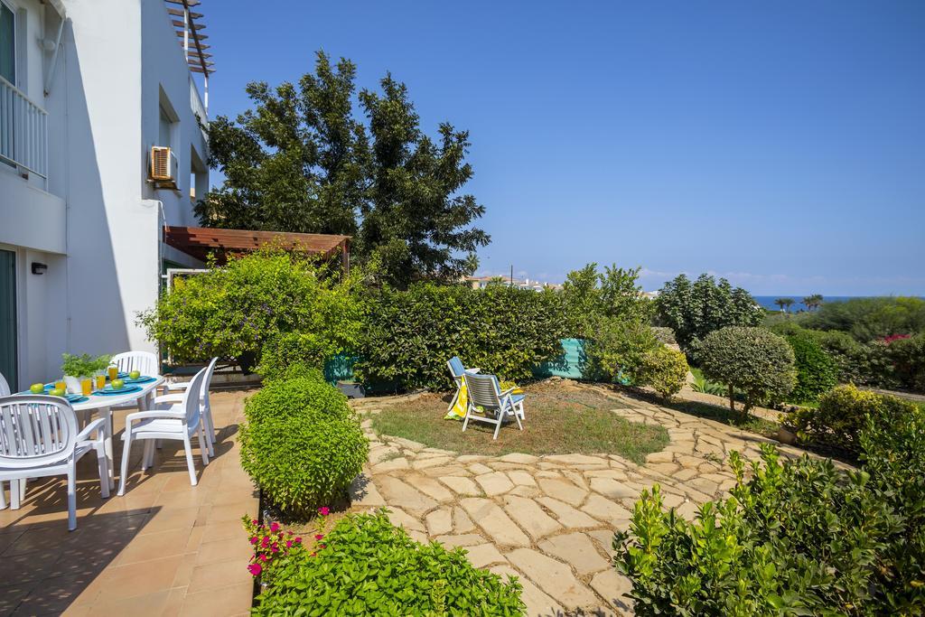 Protaras Beachfront Sirina Lina Suite Paralímni Kültér fotó