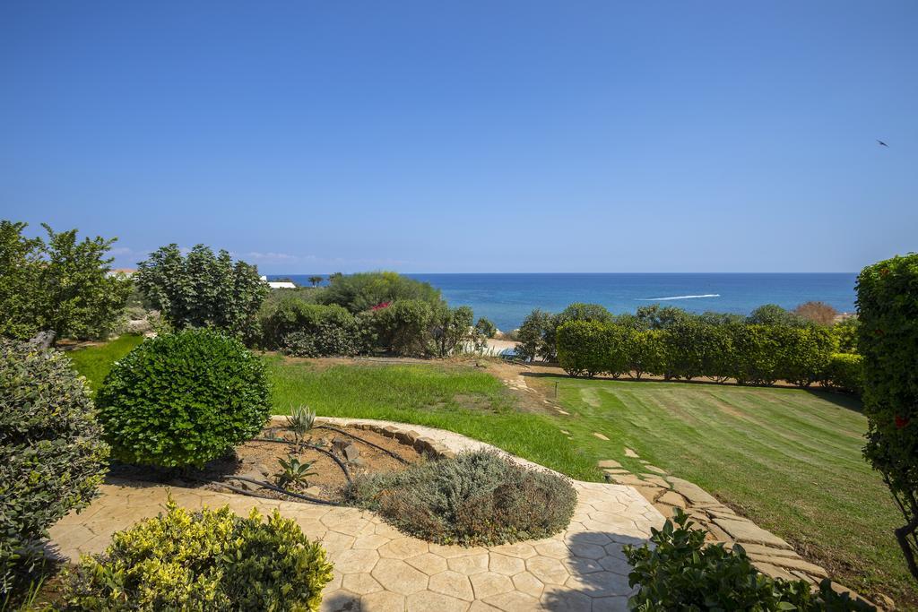 Protaras Beachfront Sirina Lina Suite Paralímni Kültér fotó