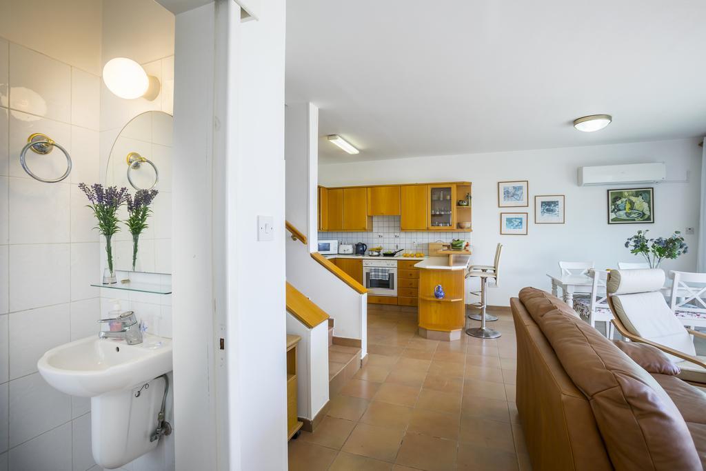 Protaras Beachfront Sirina Lina Suite Paralímni Kültér fotó