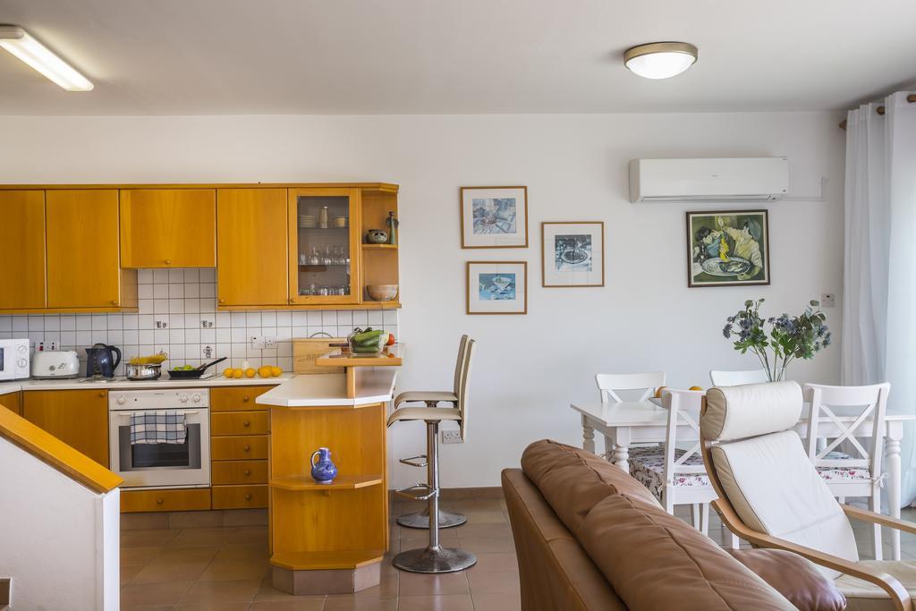 Protaras Beachfront Sirina Lina Suite Paralímni Kültér fotó