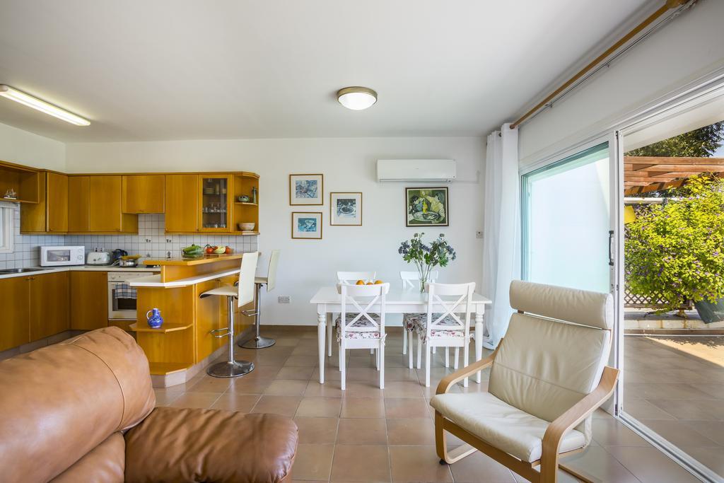 Protaras Beachfront Sirina Lina Suite Paralímni Kültér fotó